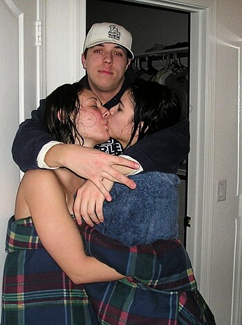 Lesbian amateur drunks - Photo 35