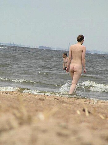 I Love the Nudist Beach  - Photo 8