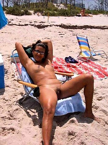 I Love the Nudist Beach  - Photo 15