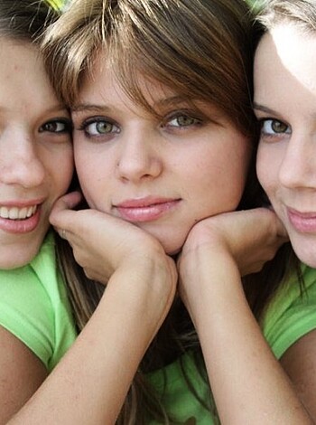 three lesbian Girls - Photo 3