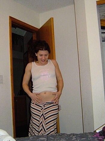 Amateur Woman With A Terrific Body Undresses - Photo 4