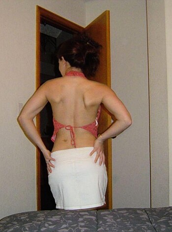 Amateur Woman With A Terrific Body Undresses - Photo 6