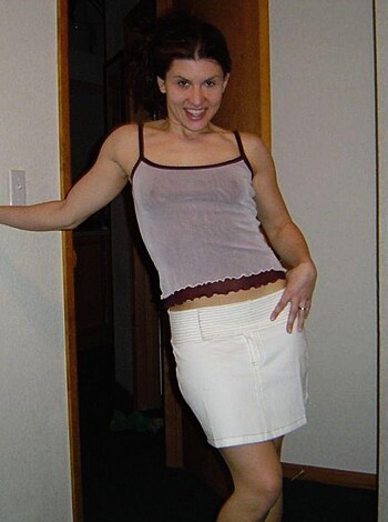 Amateur Woman With A Terrific Body Undresses - Photo 5
