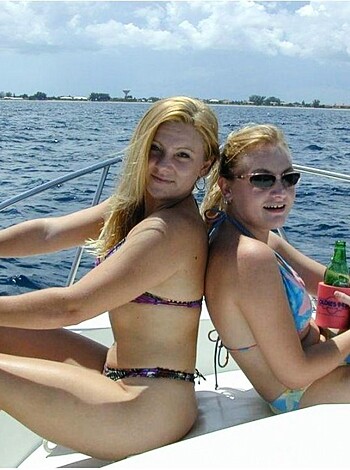 Two Shaved Girls On A Boat  - Photo 3