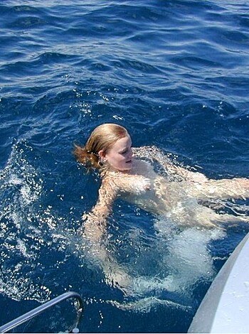 Two Shaved Girls On A Boat  - Photo 23