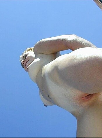Two Shaved Girls On A Boat  - Photo 22
