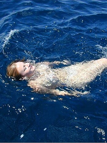 Two Shaved Girls On A Boat  - Photo 24