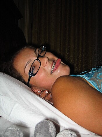 Young Amateur Nude Girl On Holiday  - Photo 25
