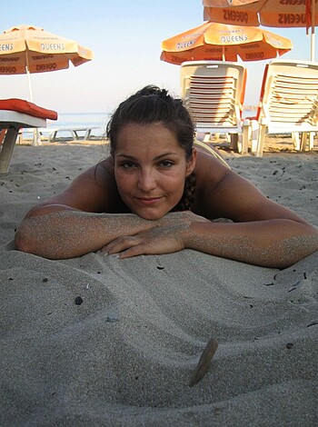 Young Amateur Nude Girl On Holiday  - Photo 32