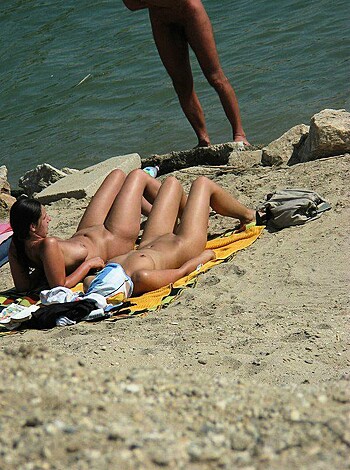 Nude Beach Teens  - Photo 2