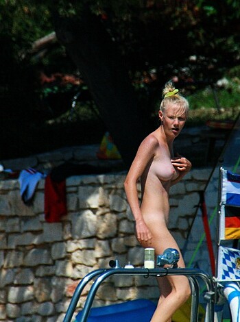 The naked beach 352 - Photo 4