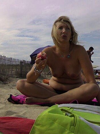 A busty broad flashing her cunt at the shore.