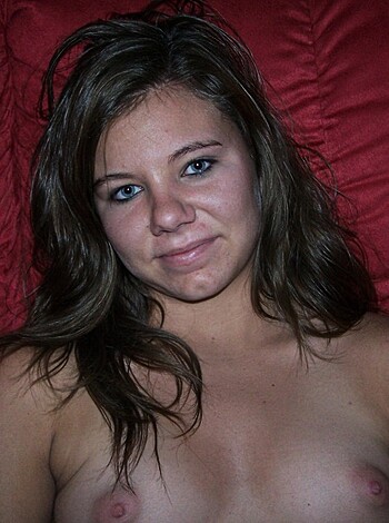 Sweet Girlfriend shows her Naked Body - Photo 11
