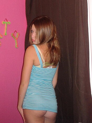 2 Sexy Teen Lesbians - Photo 1