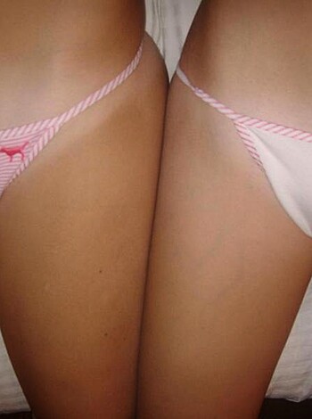 2 Sexy Teen Lesbians - Photo 12