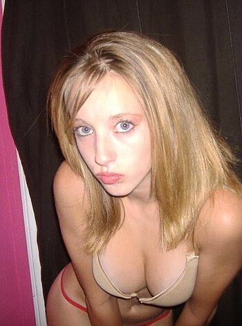 2 Sexy Teen Lesbians - Photo 25