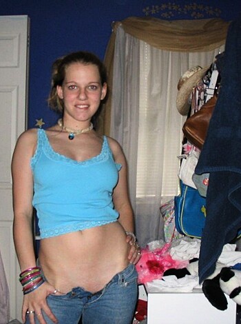 Sexy Teen Girlfriend shows her Cunt - Photo 16