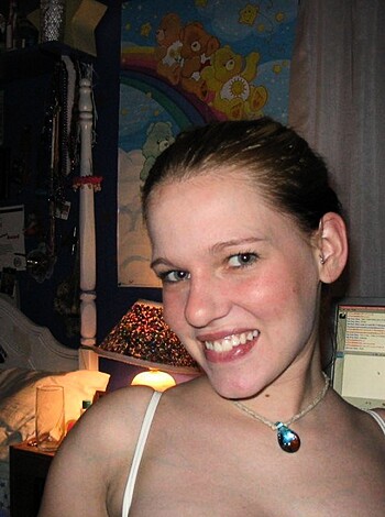 Sexy Teen Girlfriend shows her Cunt - Photo 23