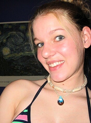 Sexy Teen Girlfriend shows her Cunt - Photo 31