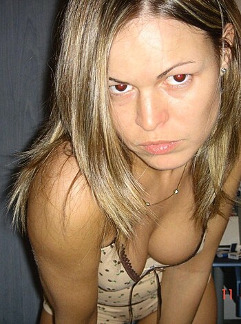 Sexy Amateur Hottie shows her Curves - Photo 14