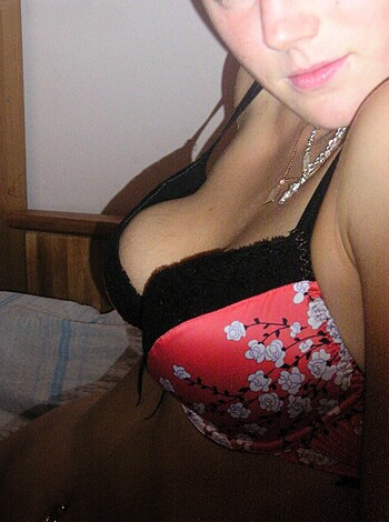 Hot Girl poses - Photo 31