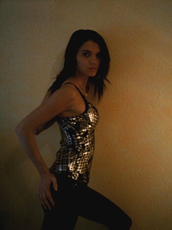 Hot Girl poses - Photo 35