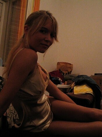 Horny Amateur Slut - Photo 26