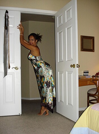 Amateur Latina shows her Body - Photo 16