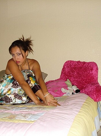 Amateur Latina shows her Body - Photo 18