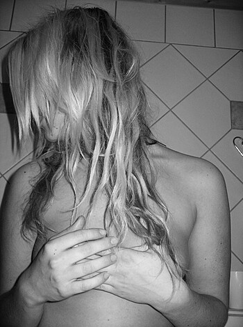 Hot and Sexy Blonde Teen - Photo 17