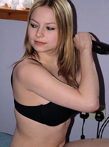 Blonde Jill shows her Hairy Cunt - Photo 6