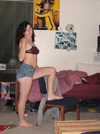Amateur Girlfriend shows her Cunt - Photo 6