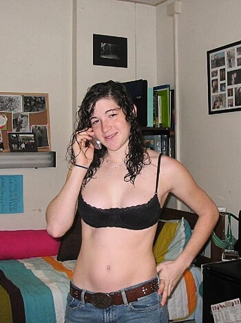 Amateur Girlfriend shows her Cunt - Photo 21