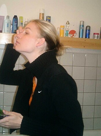 Sweet Blonde shows her Cunt - Photo 3