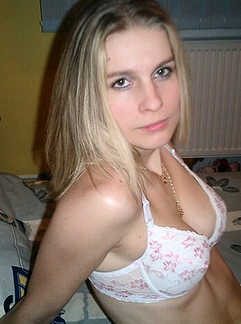 Sweet Blonde shows her Cunt - Photo 15