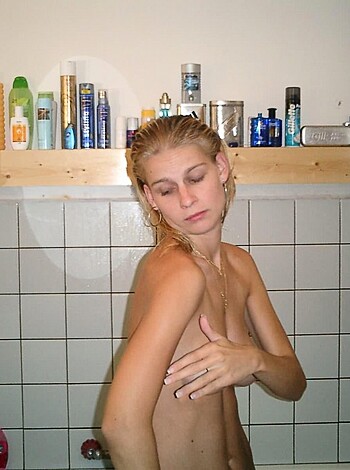 Sweet Blonde shows her Cunt - Photo 21