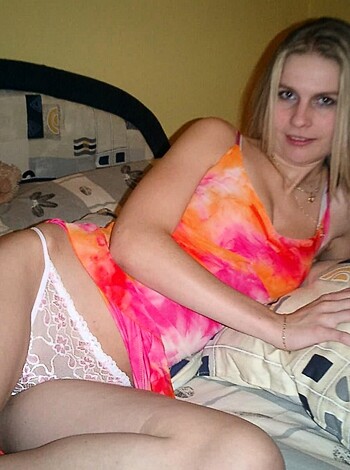 Sweet Blonde shows her Cunt - Photo 34