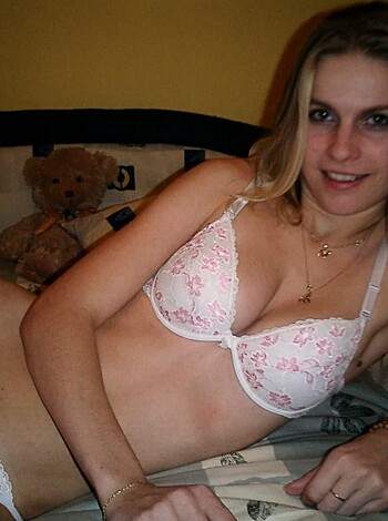 Sweet Blonde shows her Cunt - Photo 46