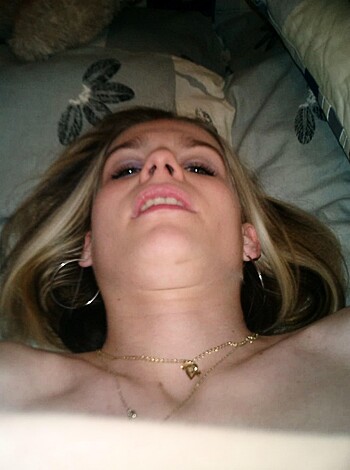 Sweet Blonde shows her Cunt - Photo 123