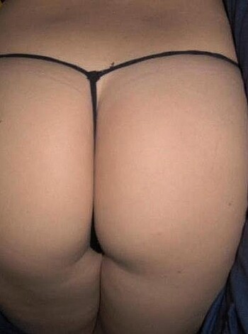 Sexy Blonde shows her Ass - Photo 50