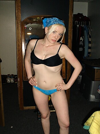 Horny Blonde Amateur Bitch spread her Pussy - Photo 52