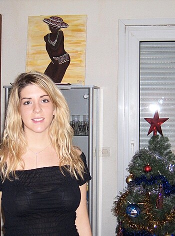 """
This bitch is posing with a fucking decorated Christmas tree in her goddamn house, wearing some dumb black shirt. Bitch look at those blonde locks.
""" 
(30 words)