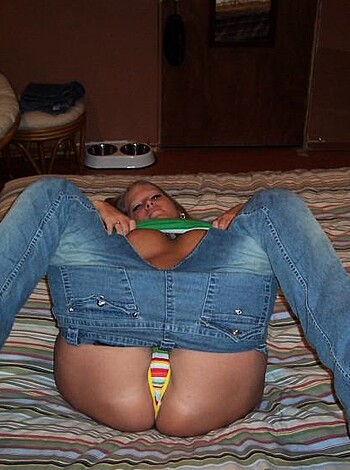 Blonde Amateur Teen shows her Cunt - Photo 20