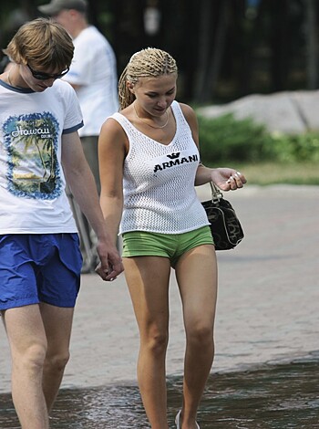 Street cameltoe - Photo 24
