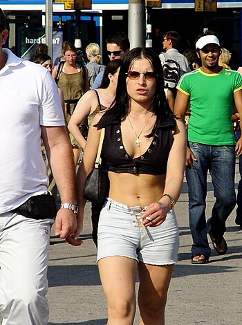 Street cameltoe - Photo 26