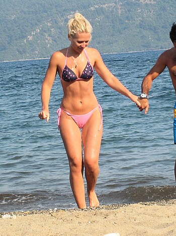 Beach bikini cameltoe 4 (amateur) - Photo 26