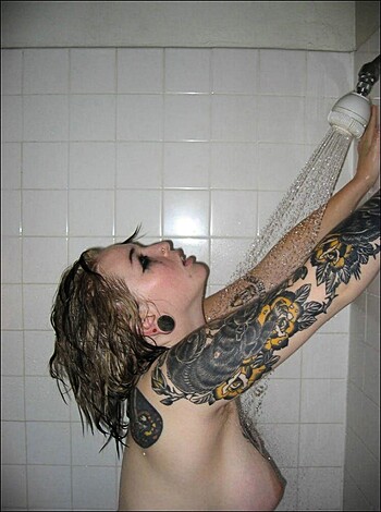 Dalila tatuada - Girlfriend with tatoo - Photo 1