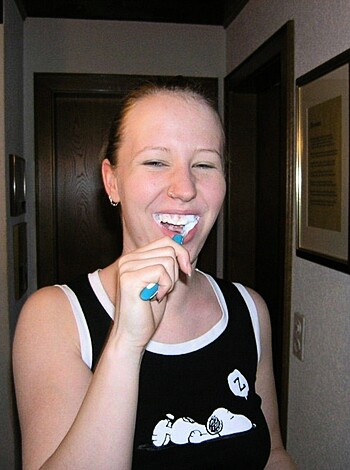Blow-job brushing her teeth with a blue bitchbrush.