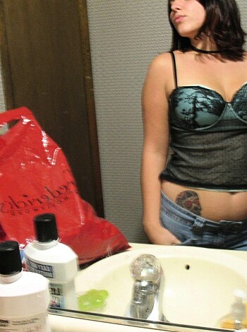 A busted blonde bitch takes a sef-fucking pic, while posin' nude before the toilet bowl.