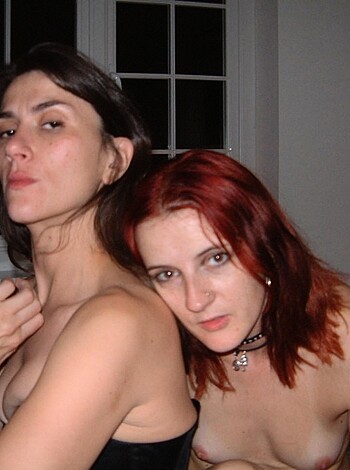 Amateur Lesbians licking each other  - Photo 1